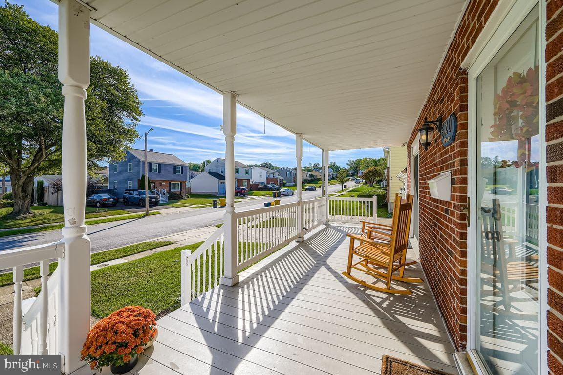 520 Cheddington Road photo 4