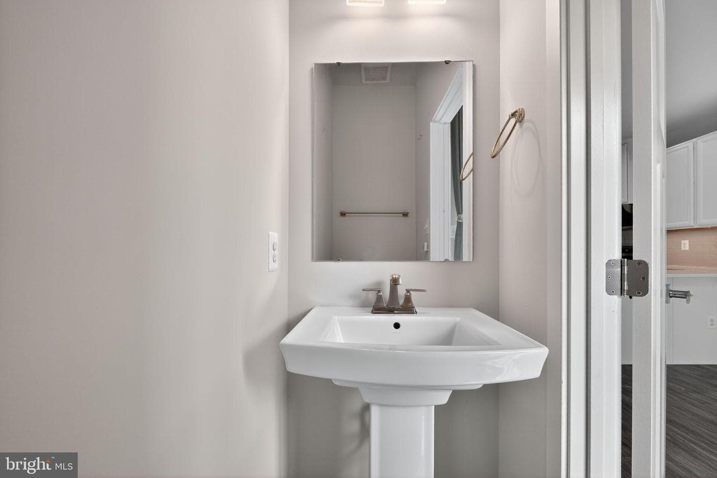545 Levanna photo 22