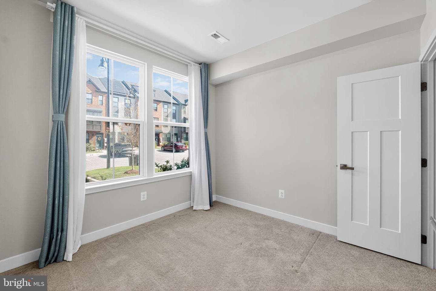 545 Levanna photo 27