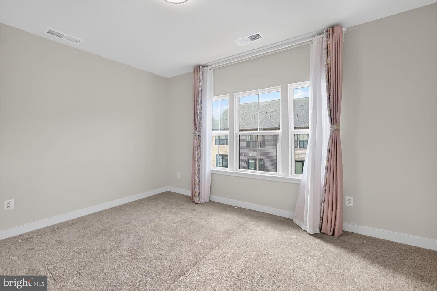 545 Levanna photo 29
