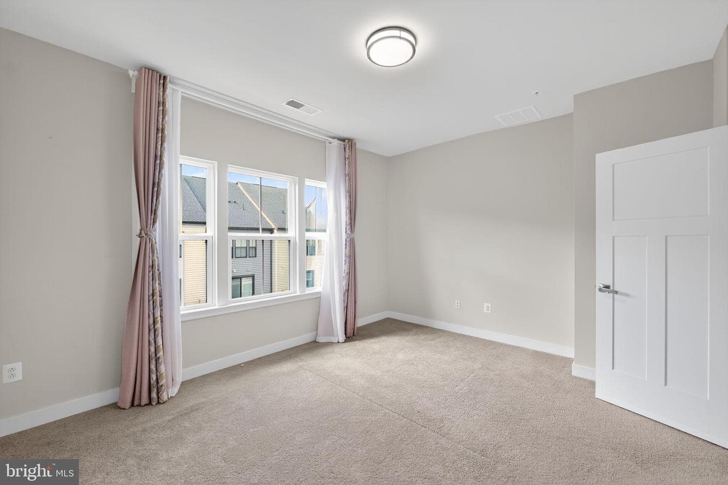 545 Levanna photo 30