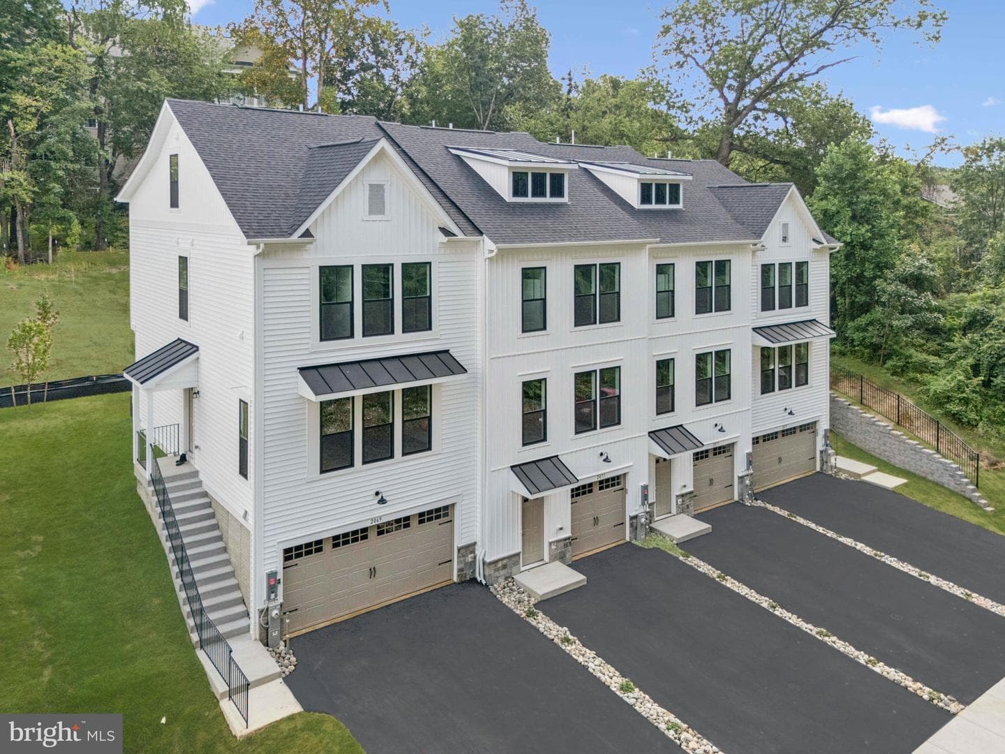 2075 Old Admiral Court photo 4