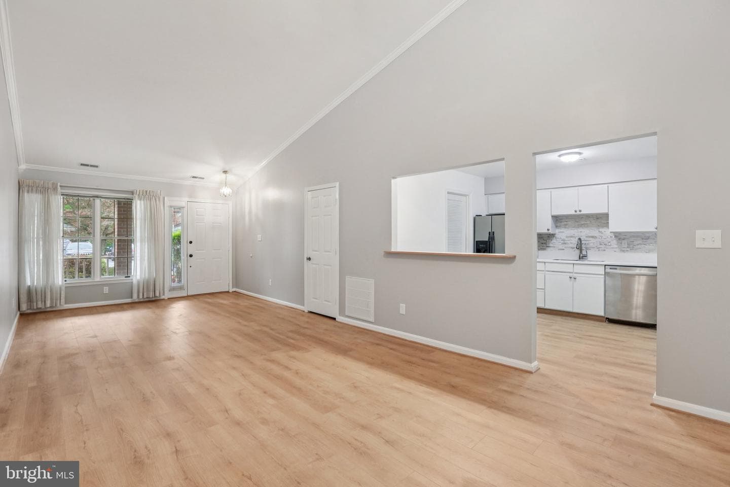 905 Beacon Way photo 3