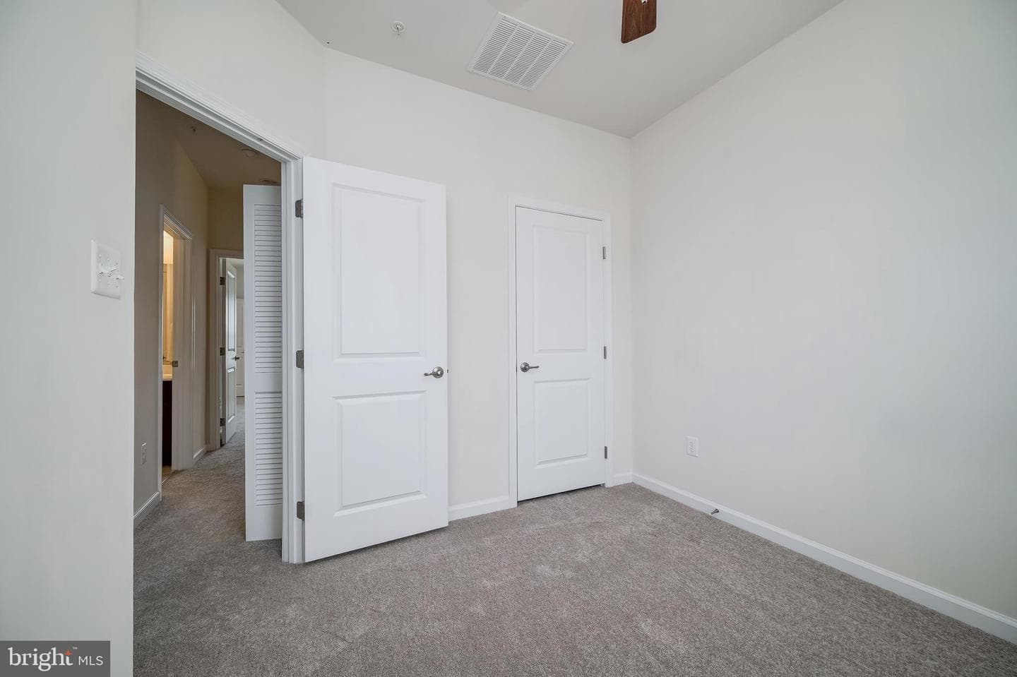 613 Foxwood Drive photo 32