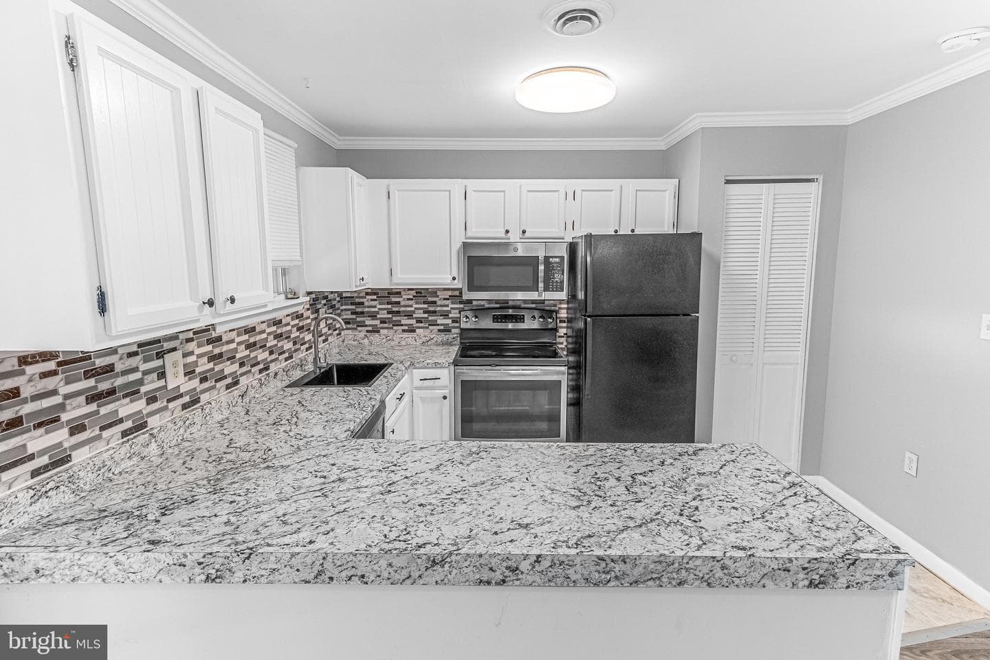 4738 Washington Avenue photo 27