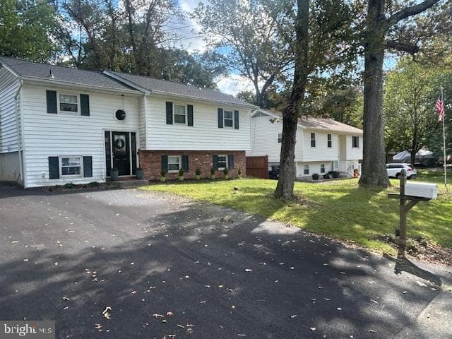 765 Whitneys Landing Drive photo 2