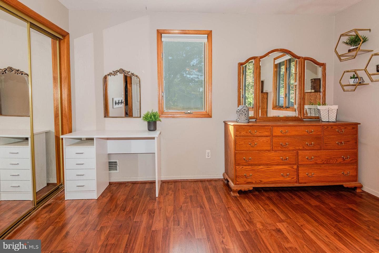 443 W Maple Road photo 25