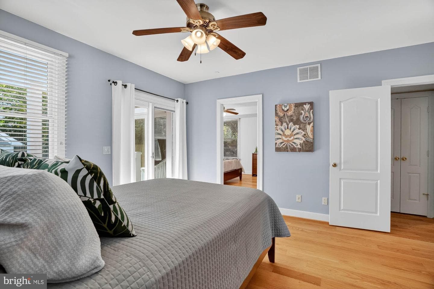 215 Chester Avenue photo 17