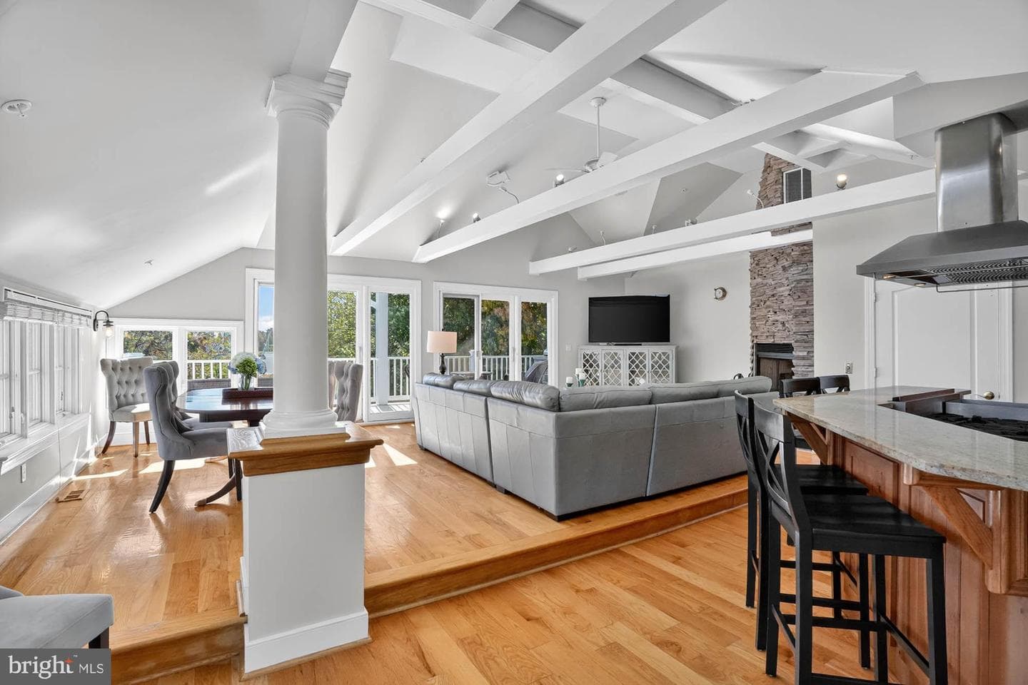 215 Chester Avenue photo 30