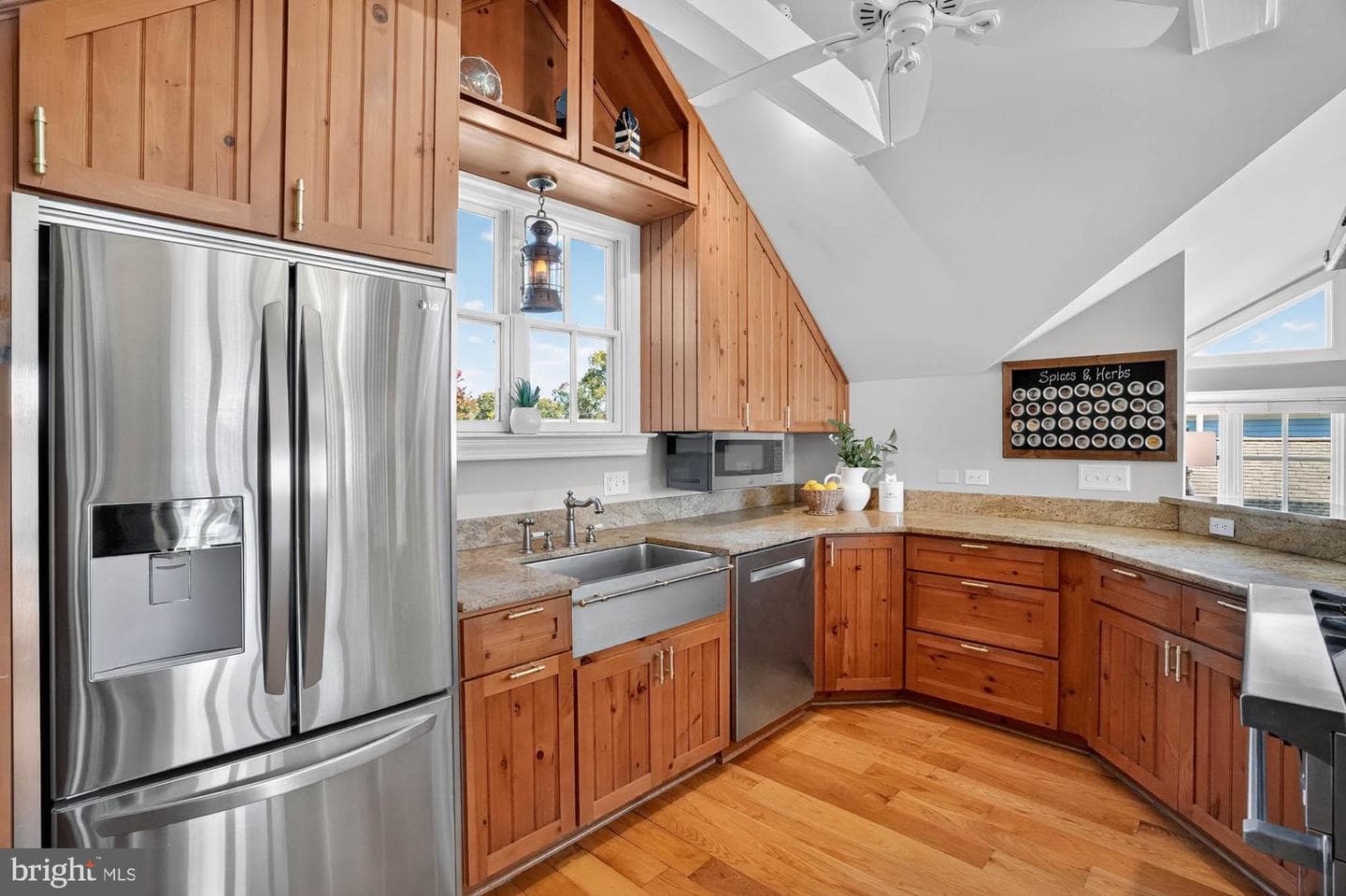 215 Chester Avenue photo 33