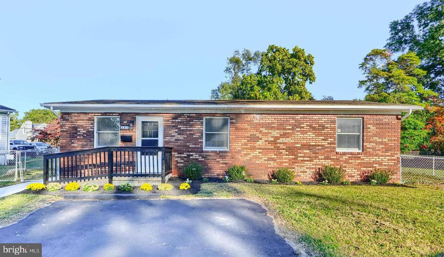 301 Newfield Road photo 2