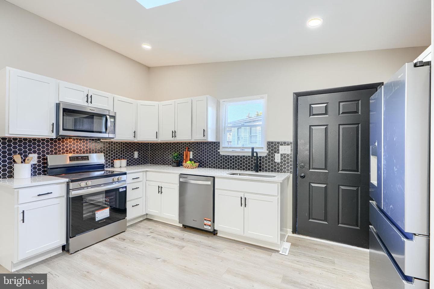 301 Newfield Road photo 8