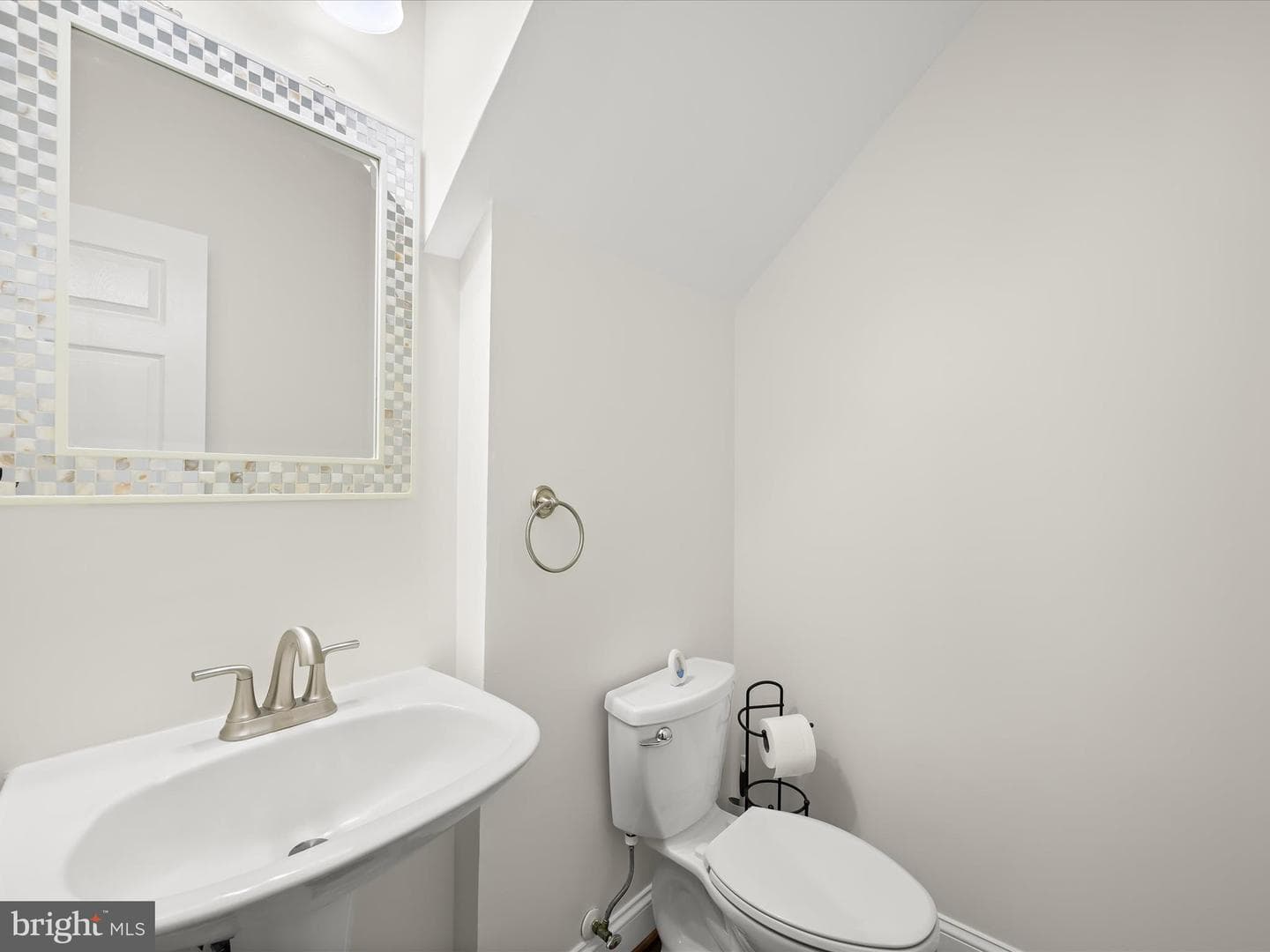 2711 Middle Neck Road photo 15