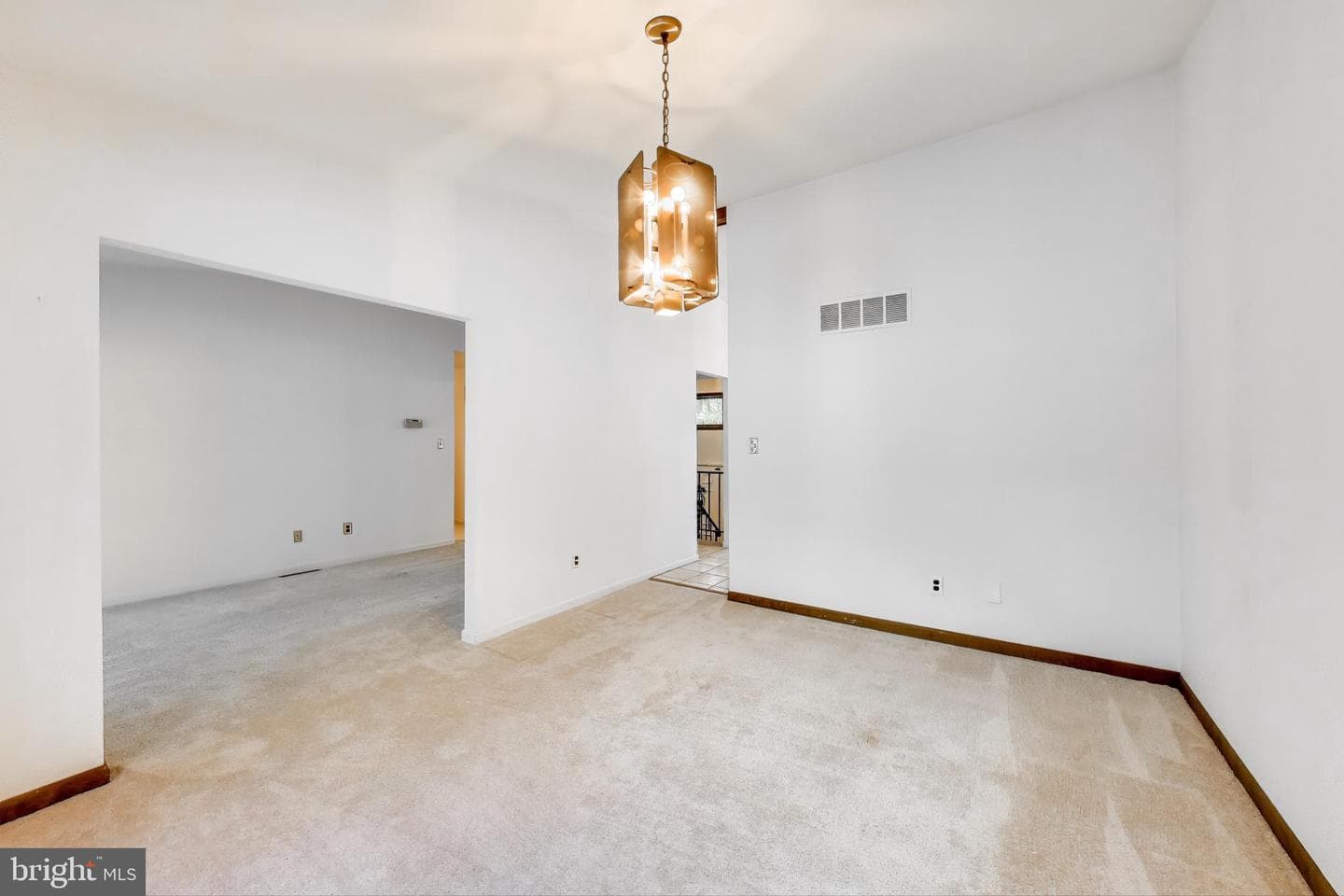 1045 Ashe Street photo 9