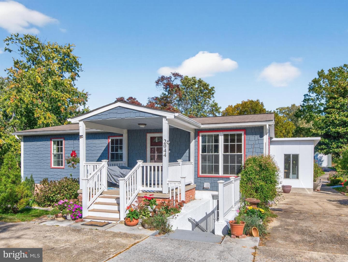 2044 Orchard Avenue photo 1