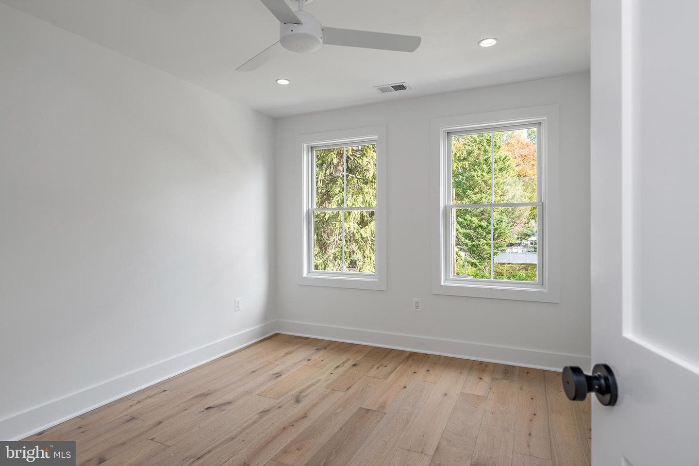 136 S Homeland Avenue photo 42