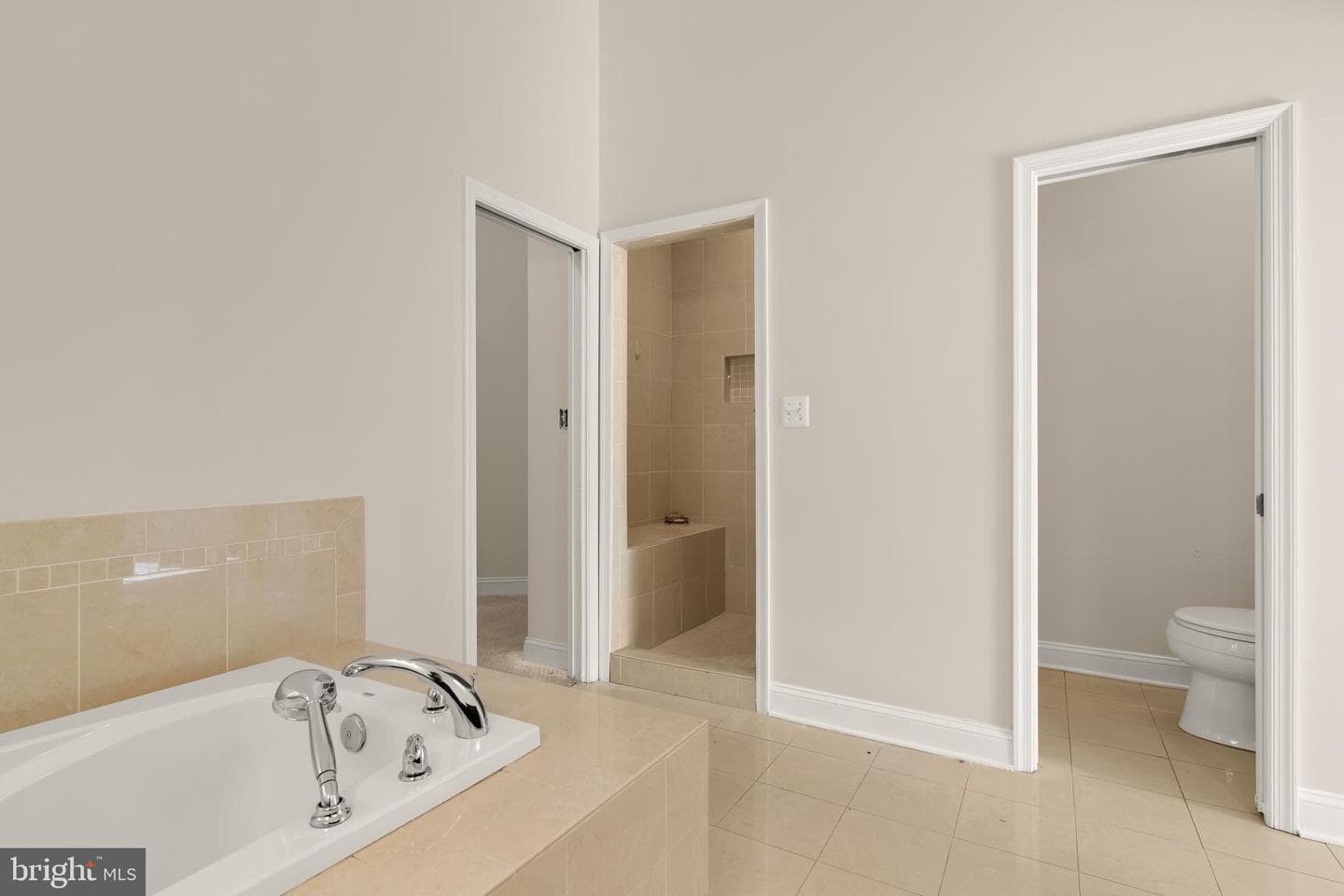 1207 Thompson Avenue photo 18