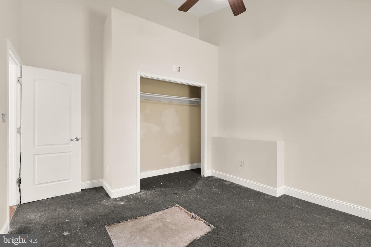 1207 Thompson Avenue photo 25