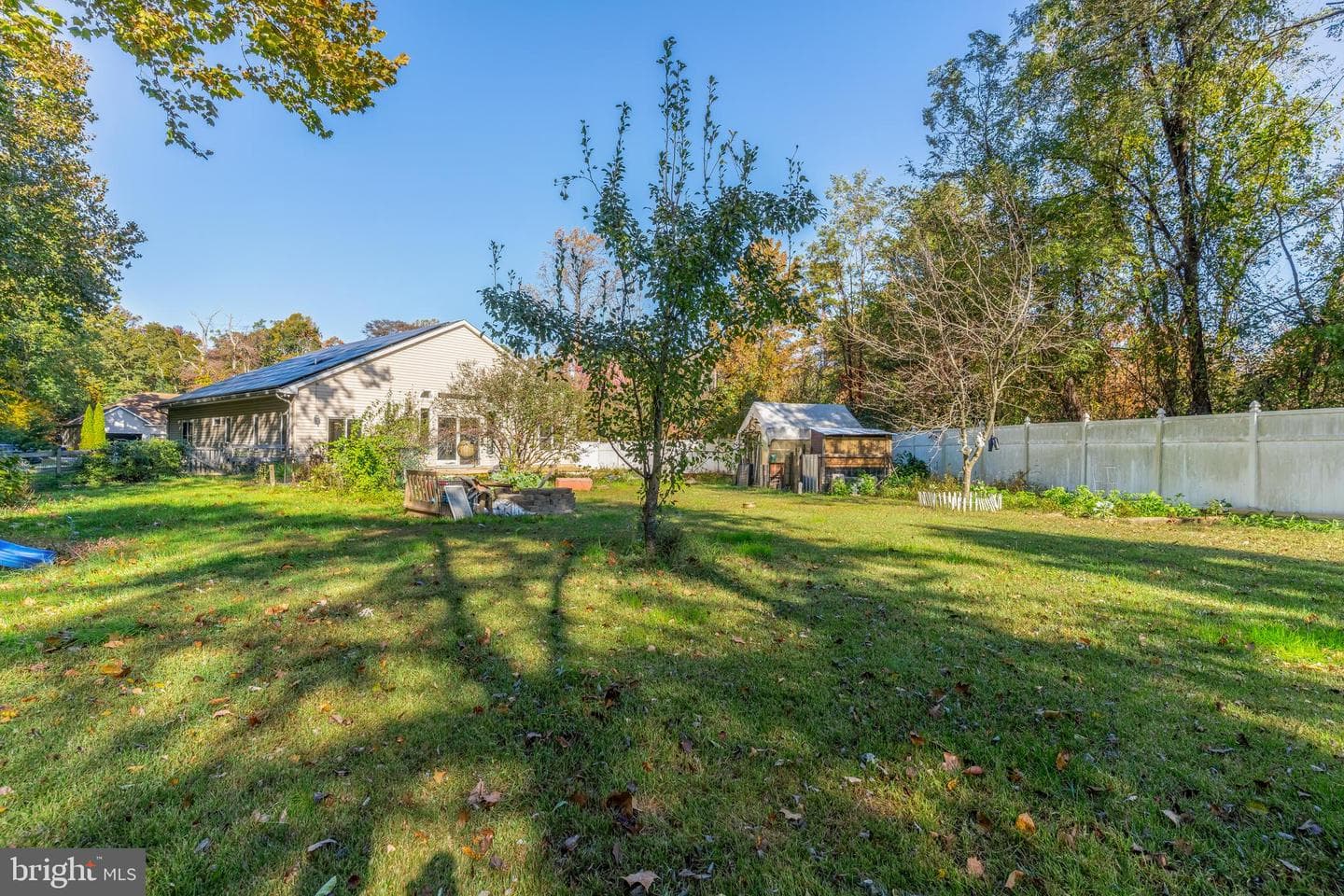 1207 Thompson Avenue photo 29
