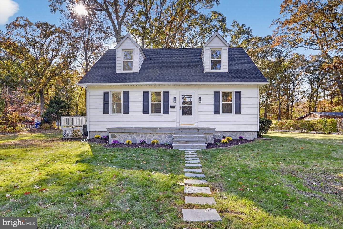 106 Railroad Avenue photo 1