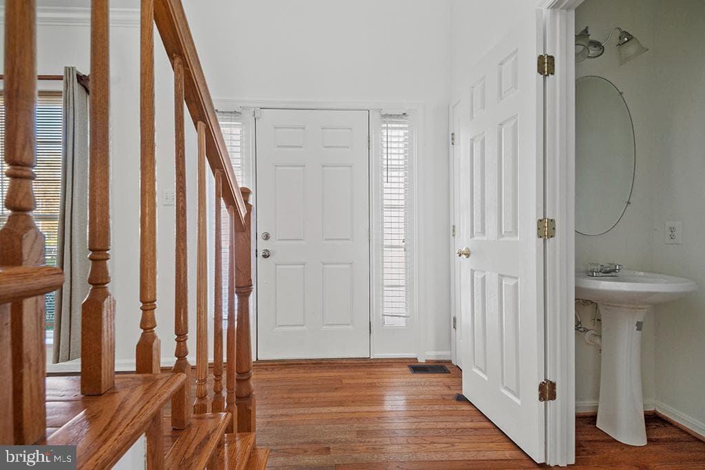 1843 Disney Estates Circle photo 2