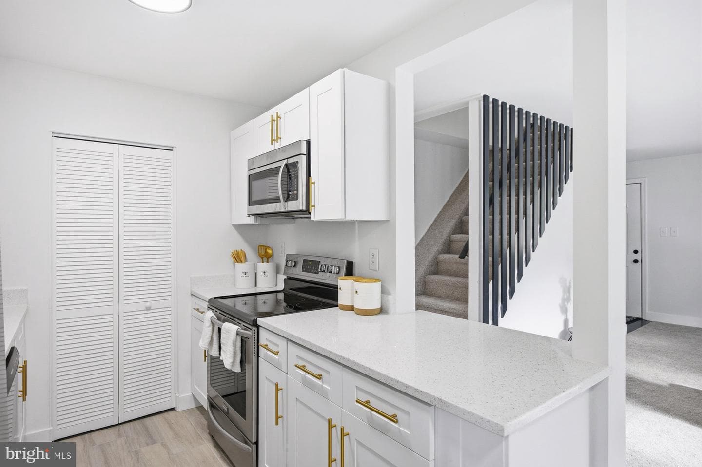 1731 Saunders Way photo 12