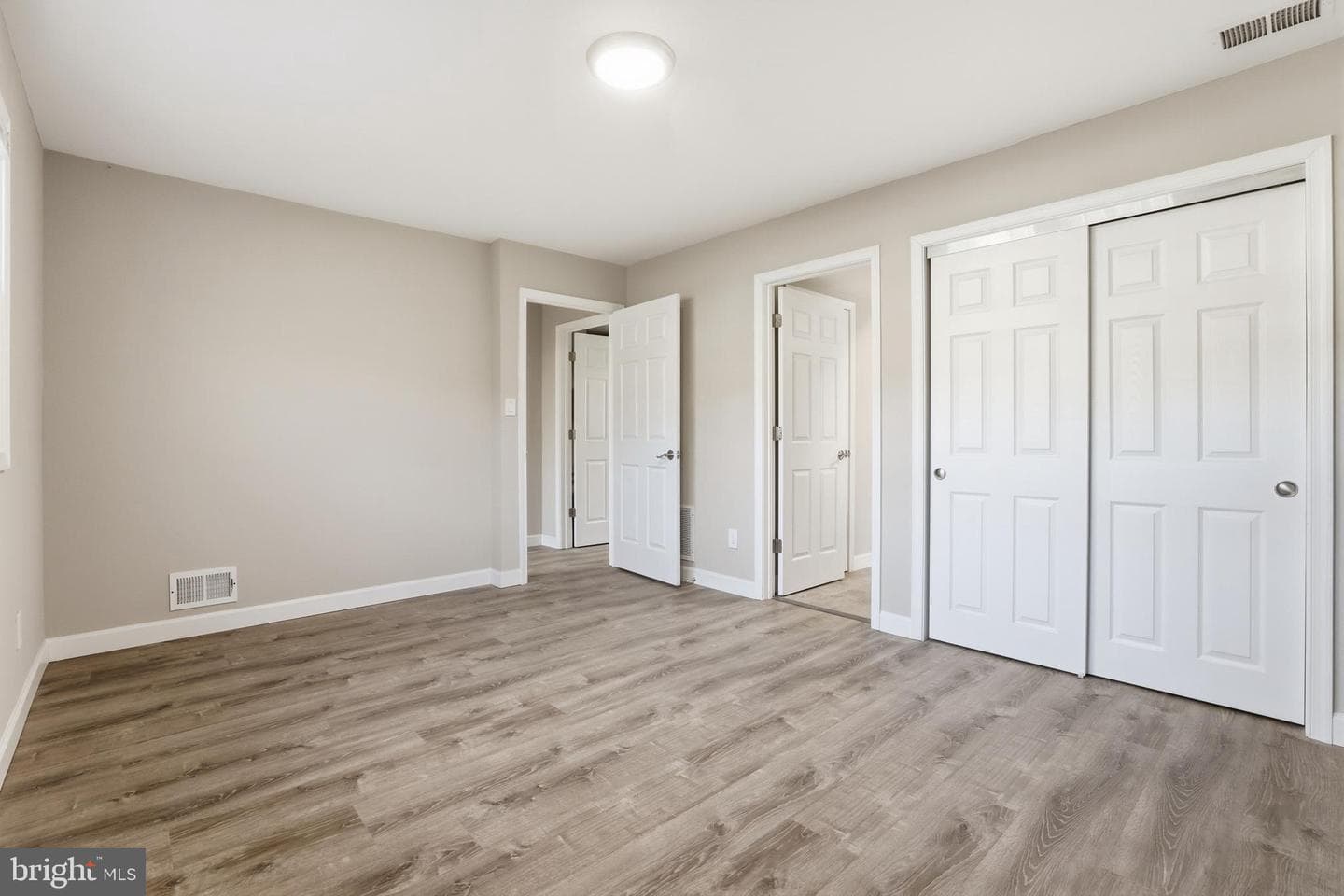 19 Roe Lane photo 21