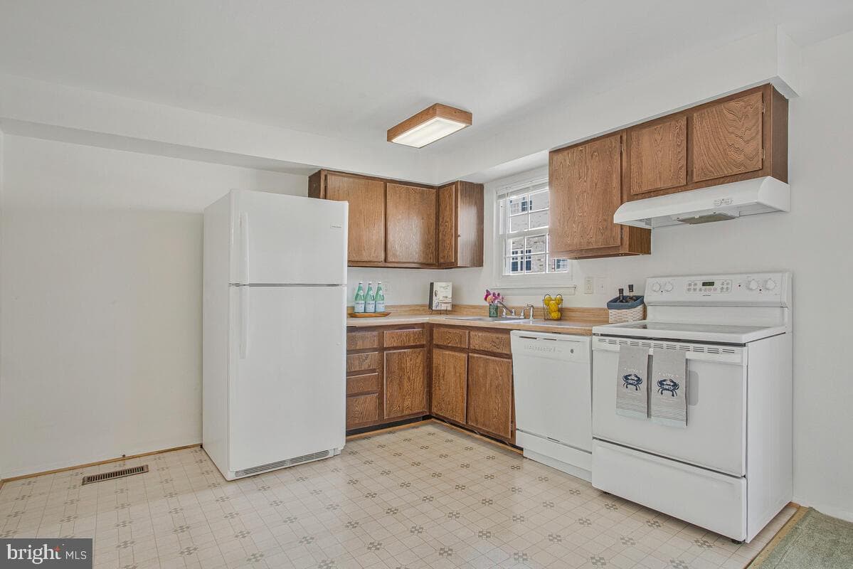 7641 Hennesey Court photo 9