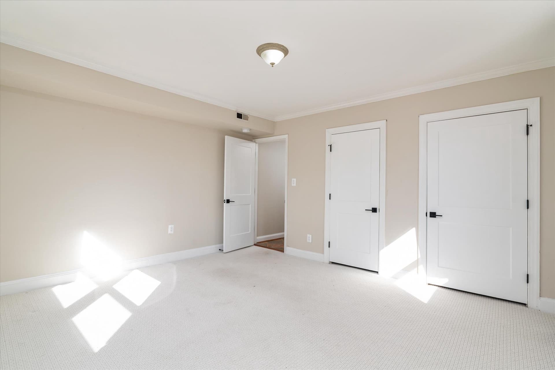 610 E Marshall Avenue photo 21
