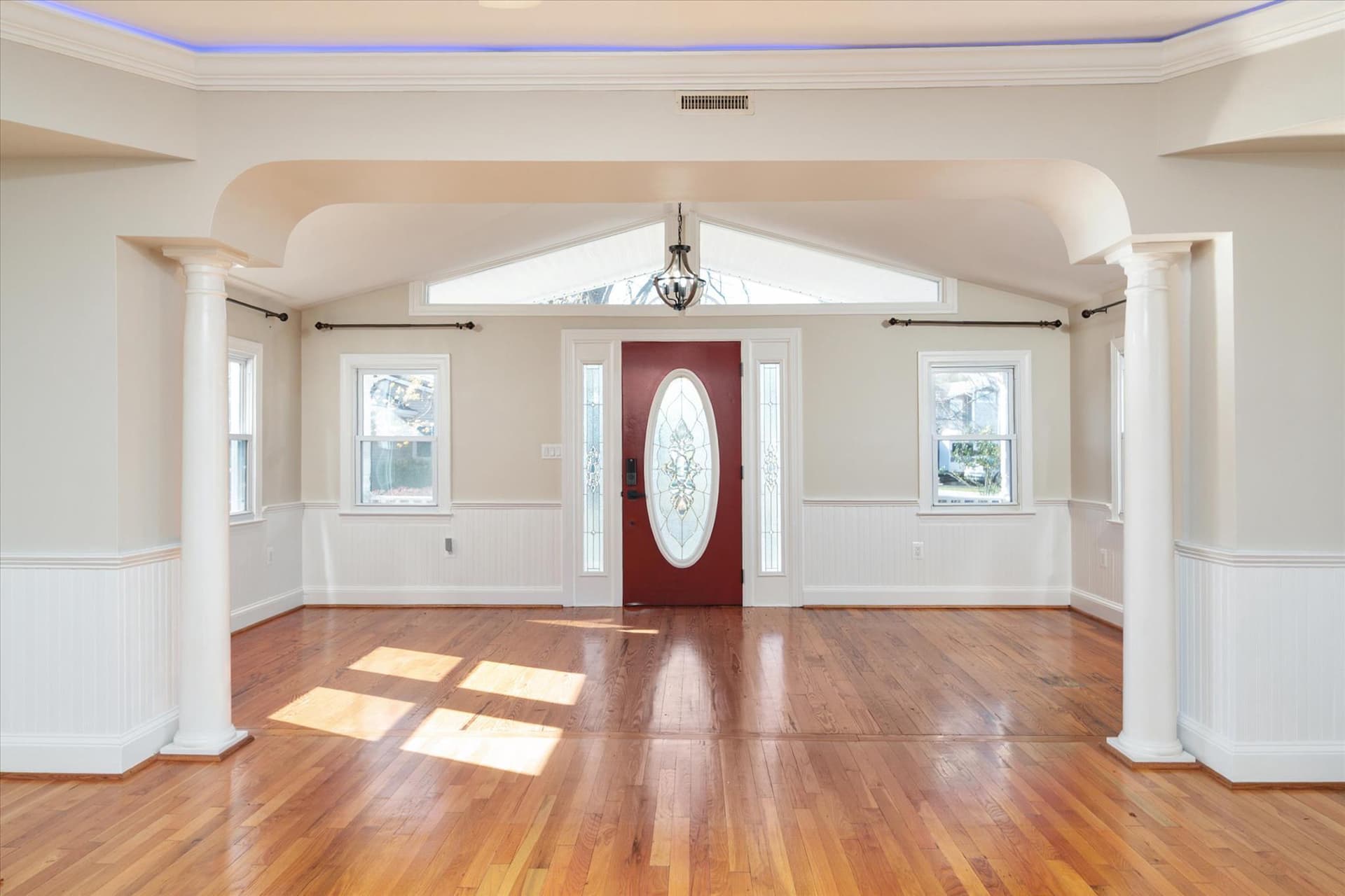 610 E Marshall Avenue photo 3