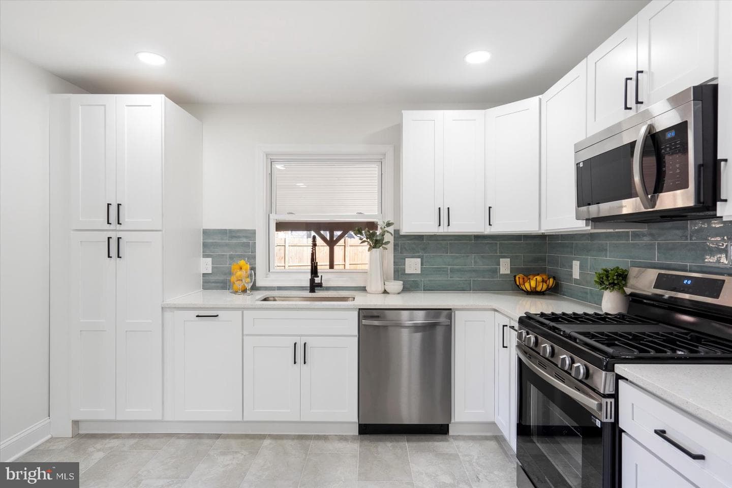 1047 Dumbarton Road photo 10