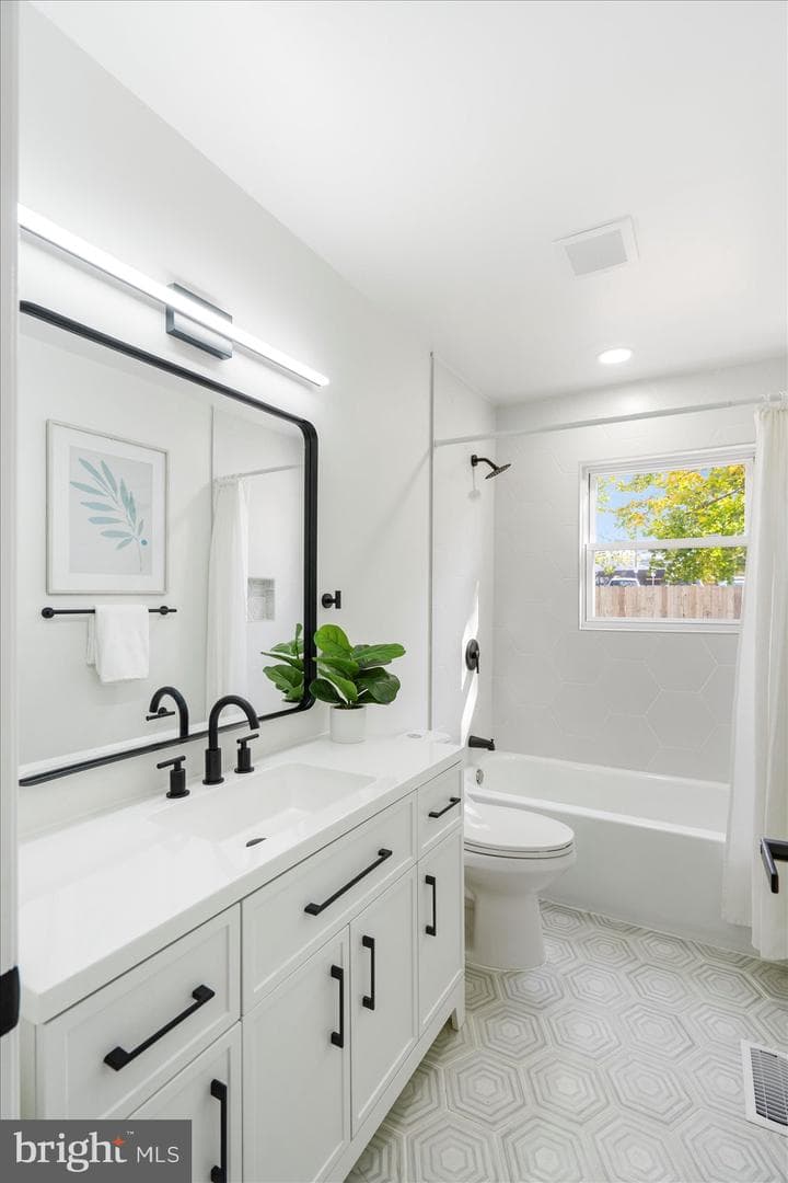 1047 Dumbarton Road photo 21