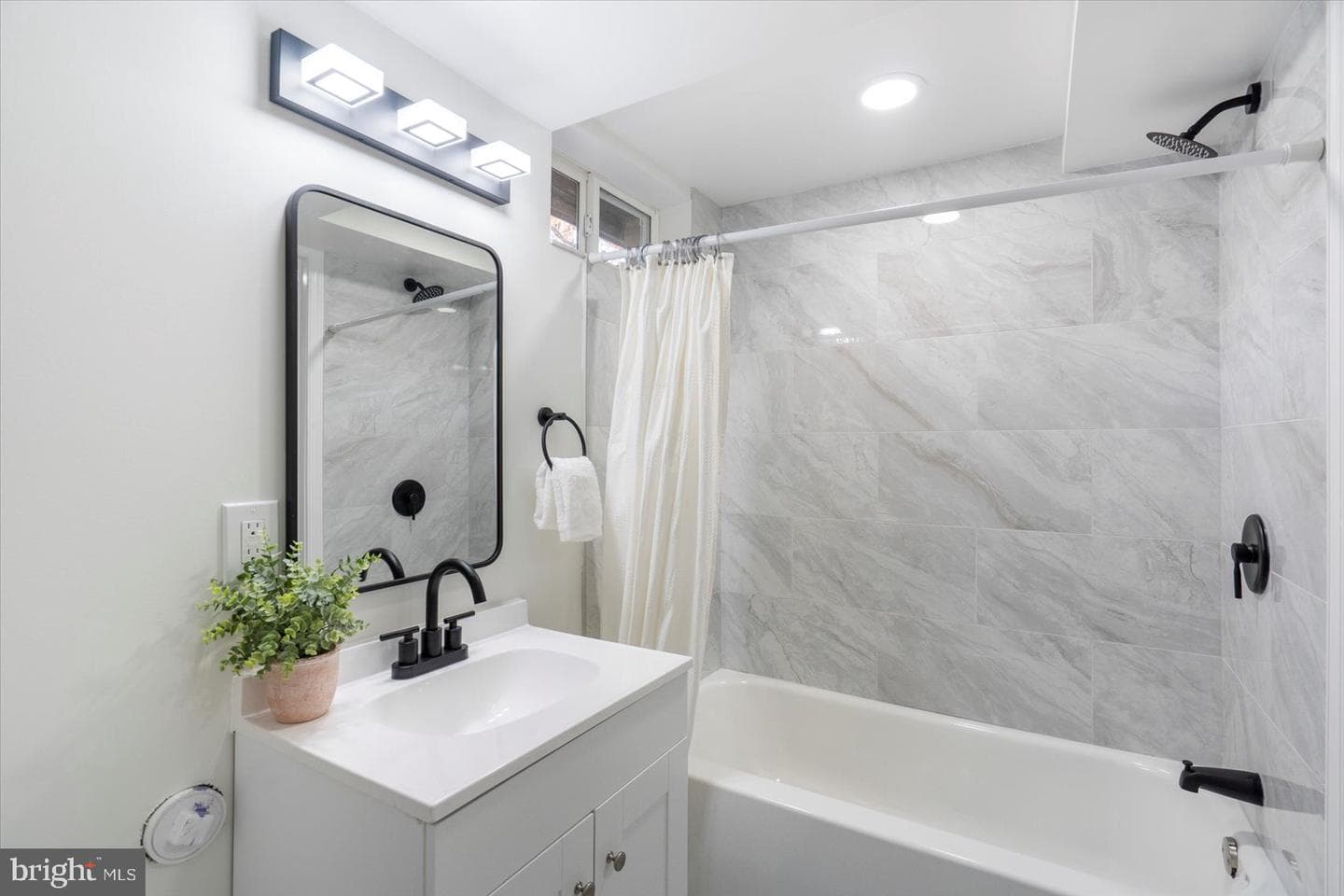 1047 Dumbarton Road photo 28