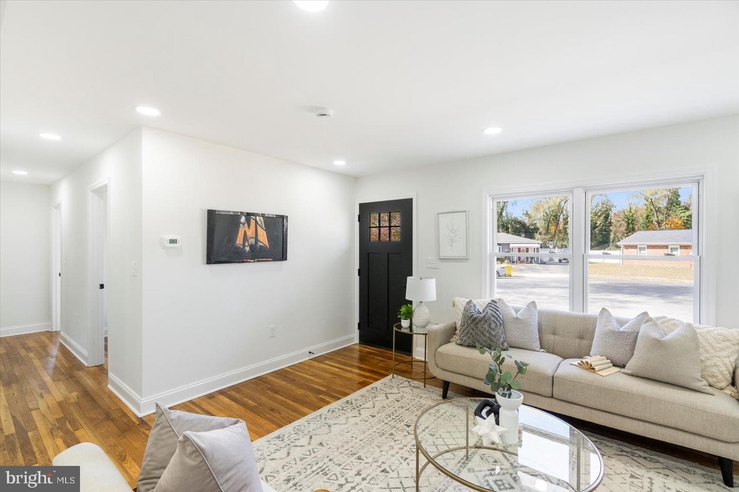 1047 Dumbarton Road photo 4