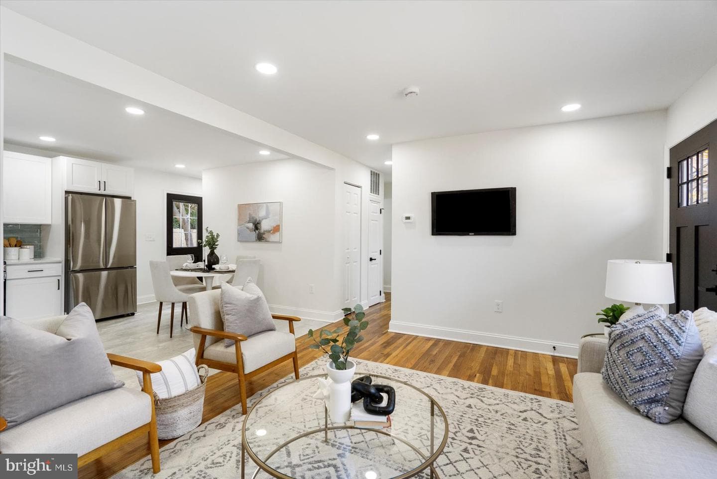1047 Dumbarton Road photo 8