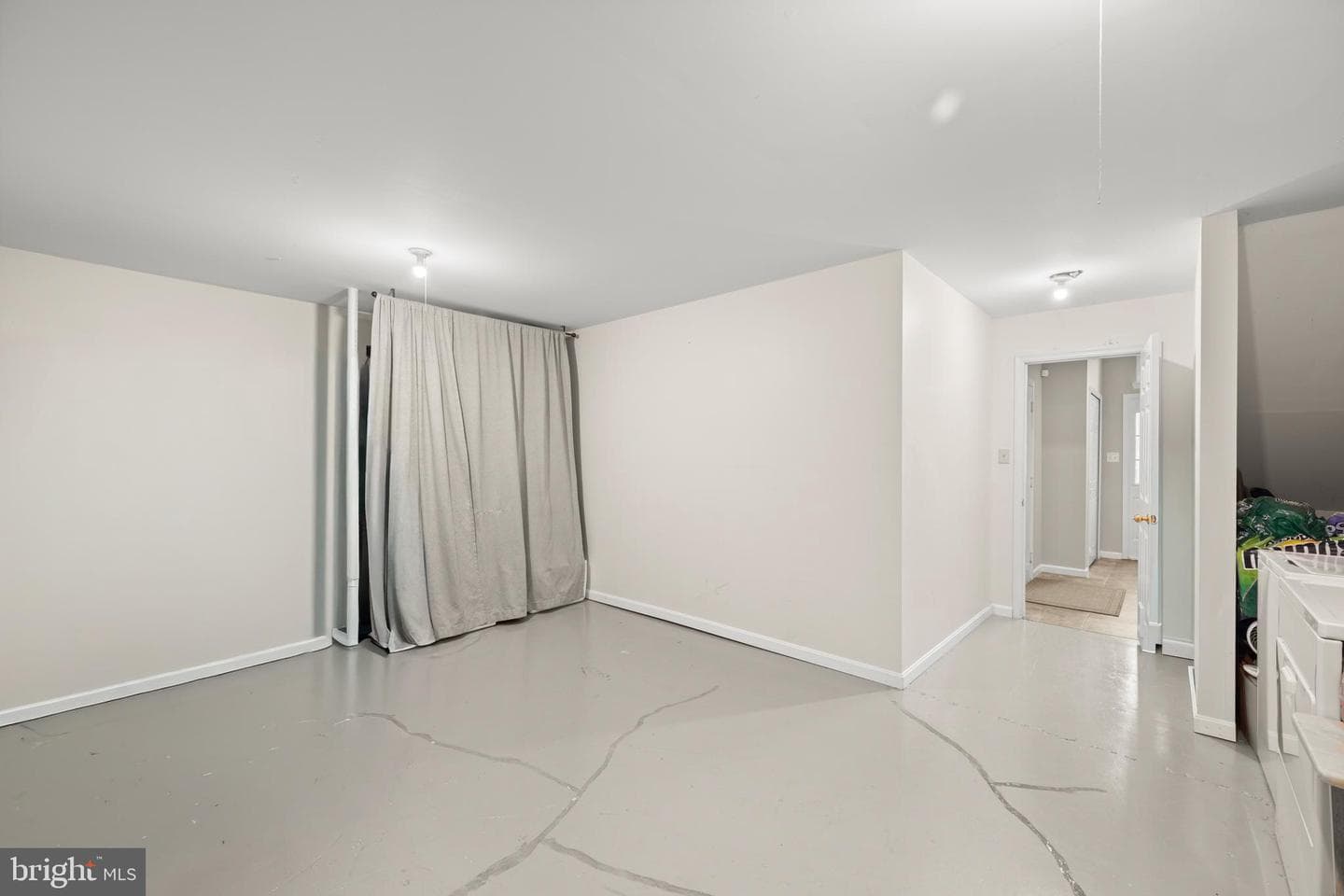 208 Pinecove Avenue photo 24