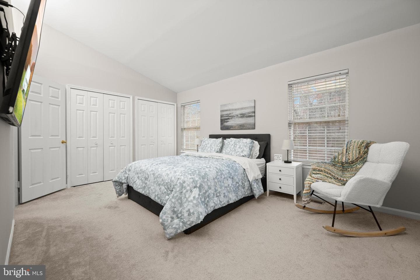 208 Pinecove Avenue photo 4