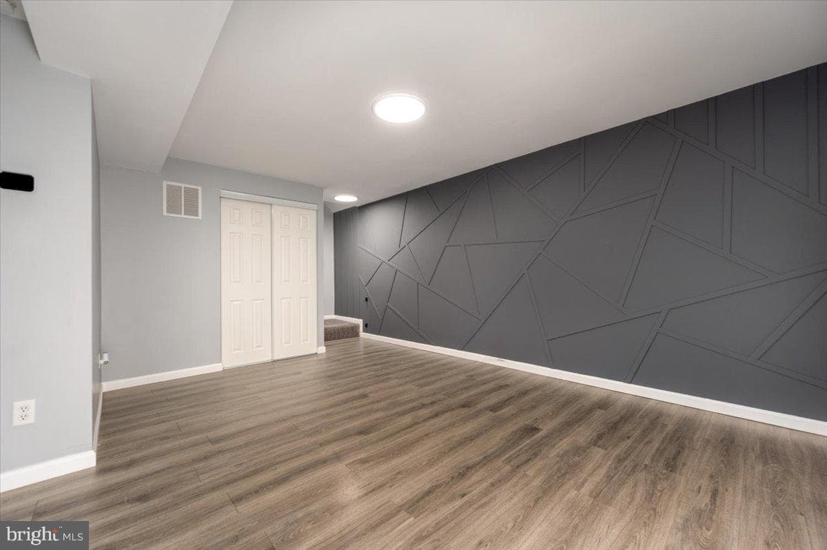 480 West Court photo 6