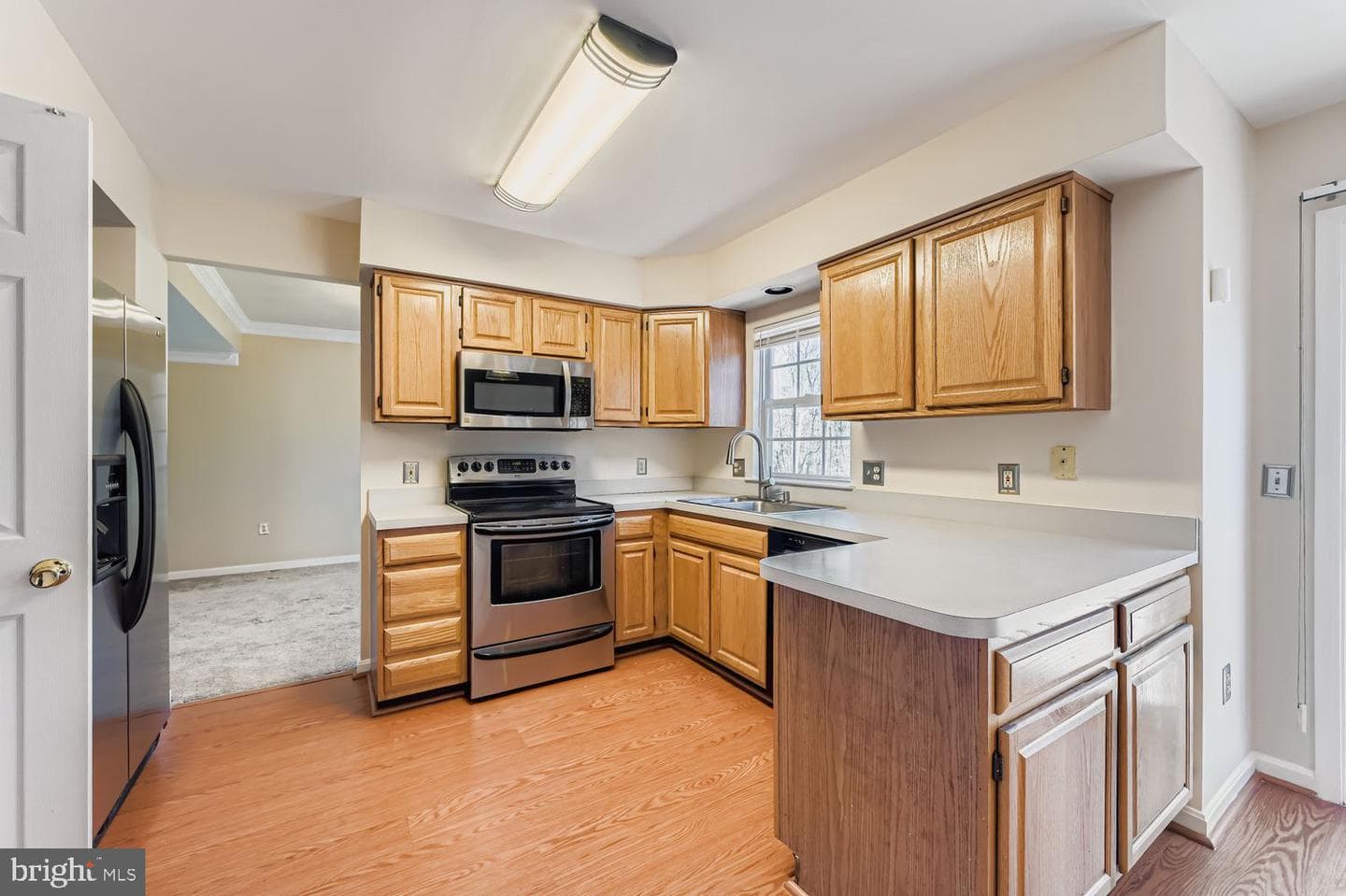 1893 Bragg Way N photo 9