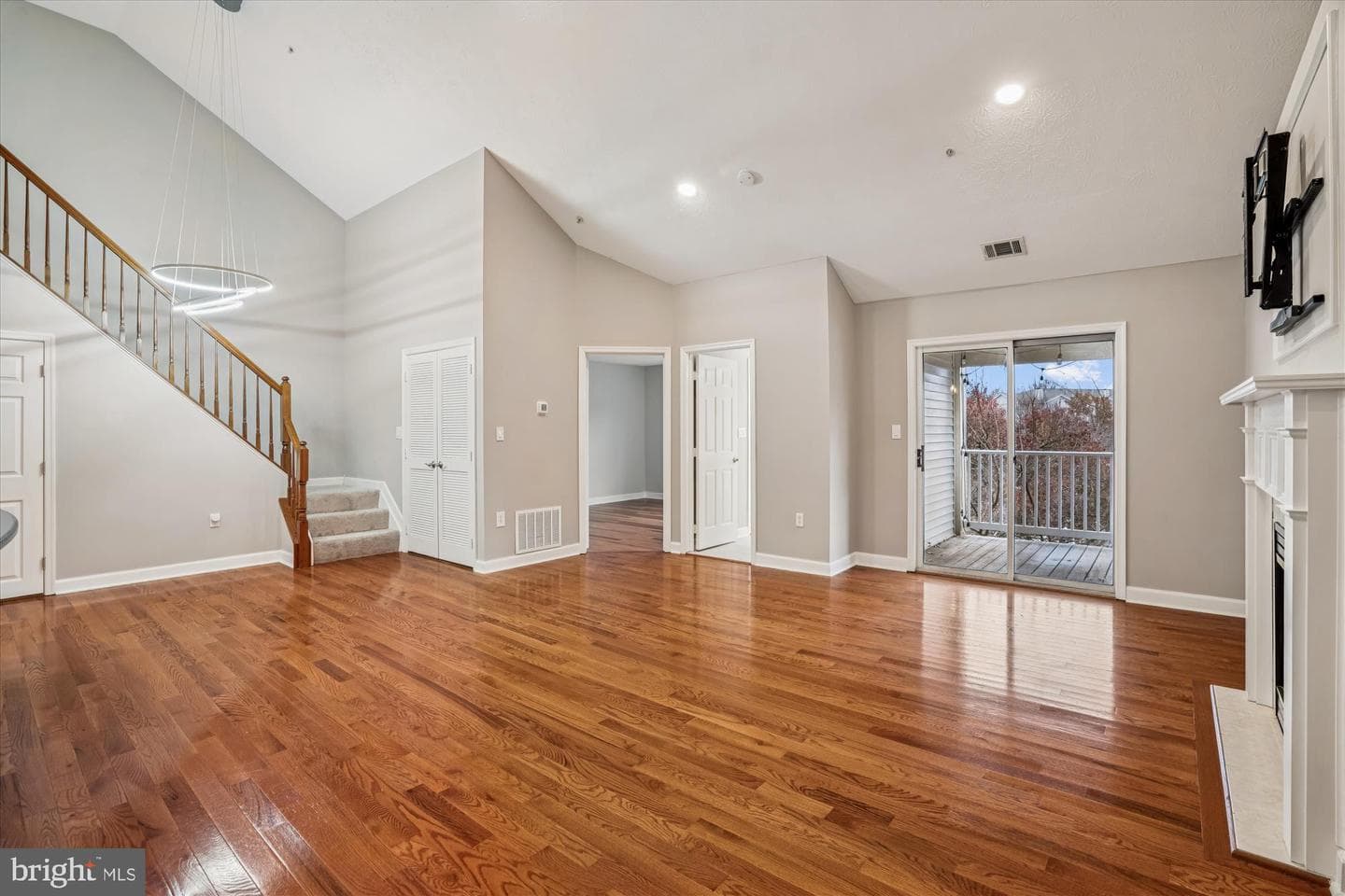 629 Admiral Drive #h8-305 photo 6