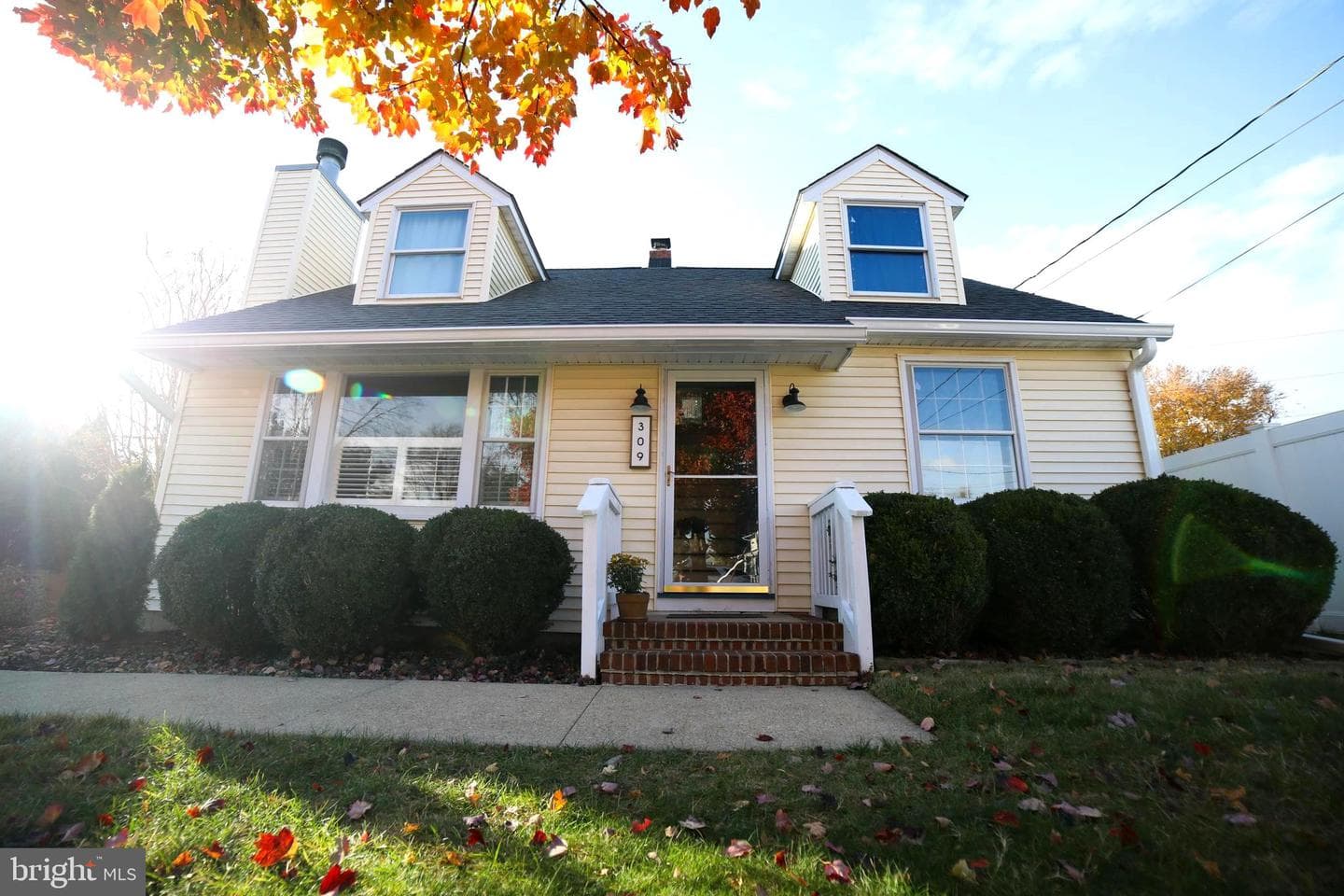 309 N Woodlawn Avenue N photo 2