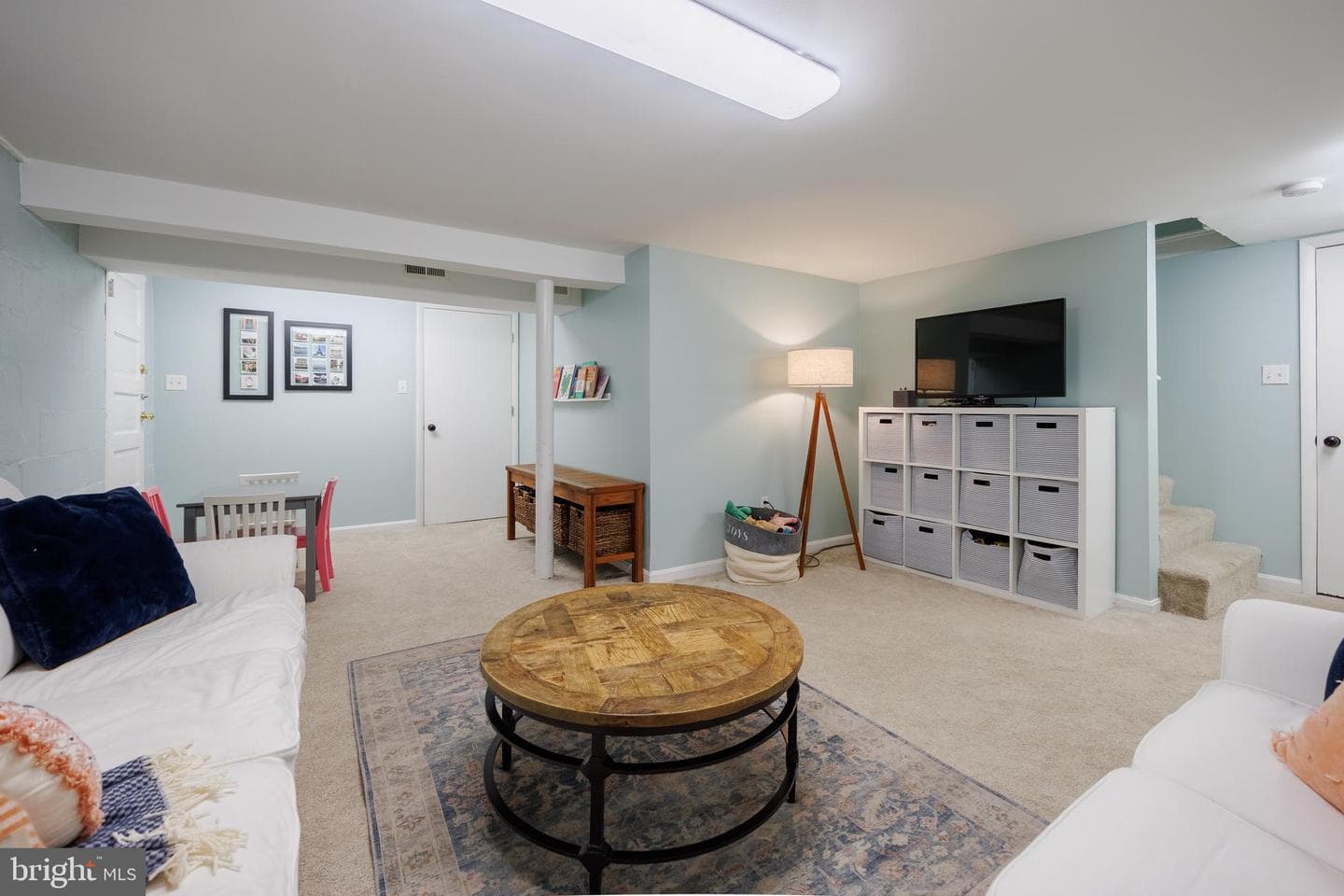 309 N Woodlawn Avenue N photo 27