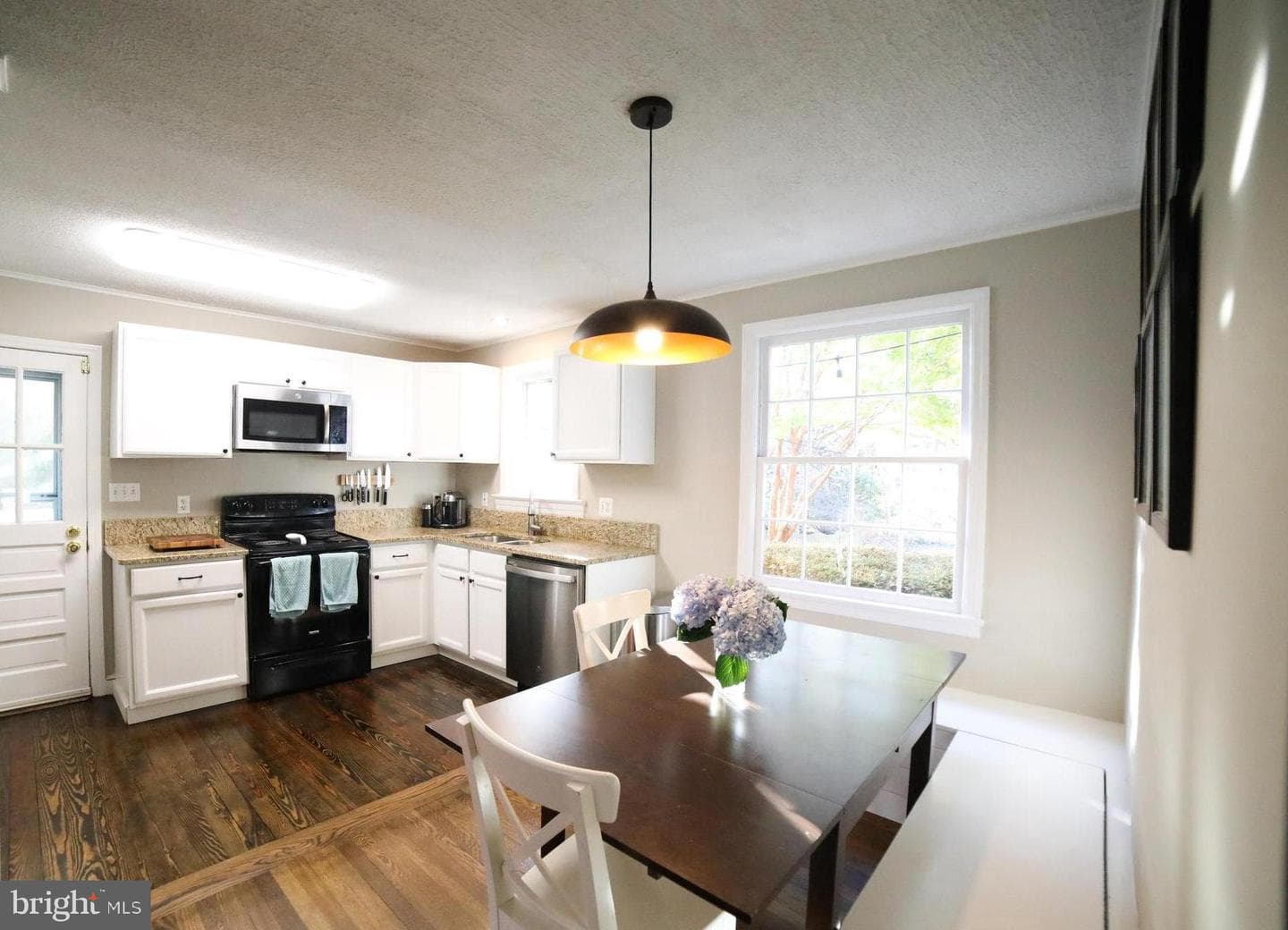 309 N Woodlawn Avenue N photo 8