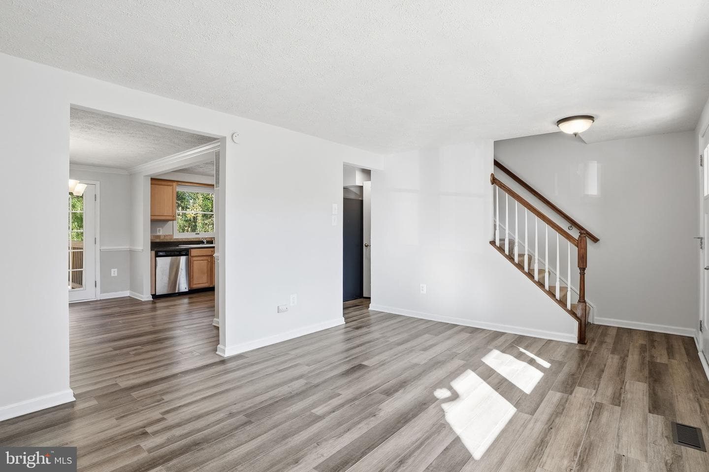 474 Ruffian Court photo 5
