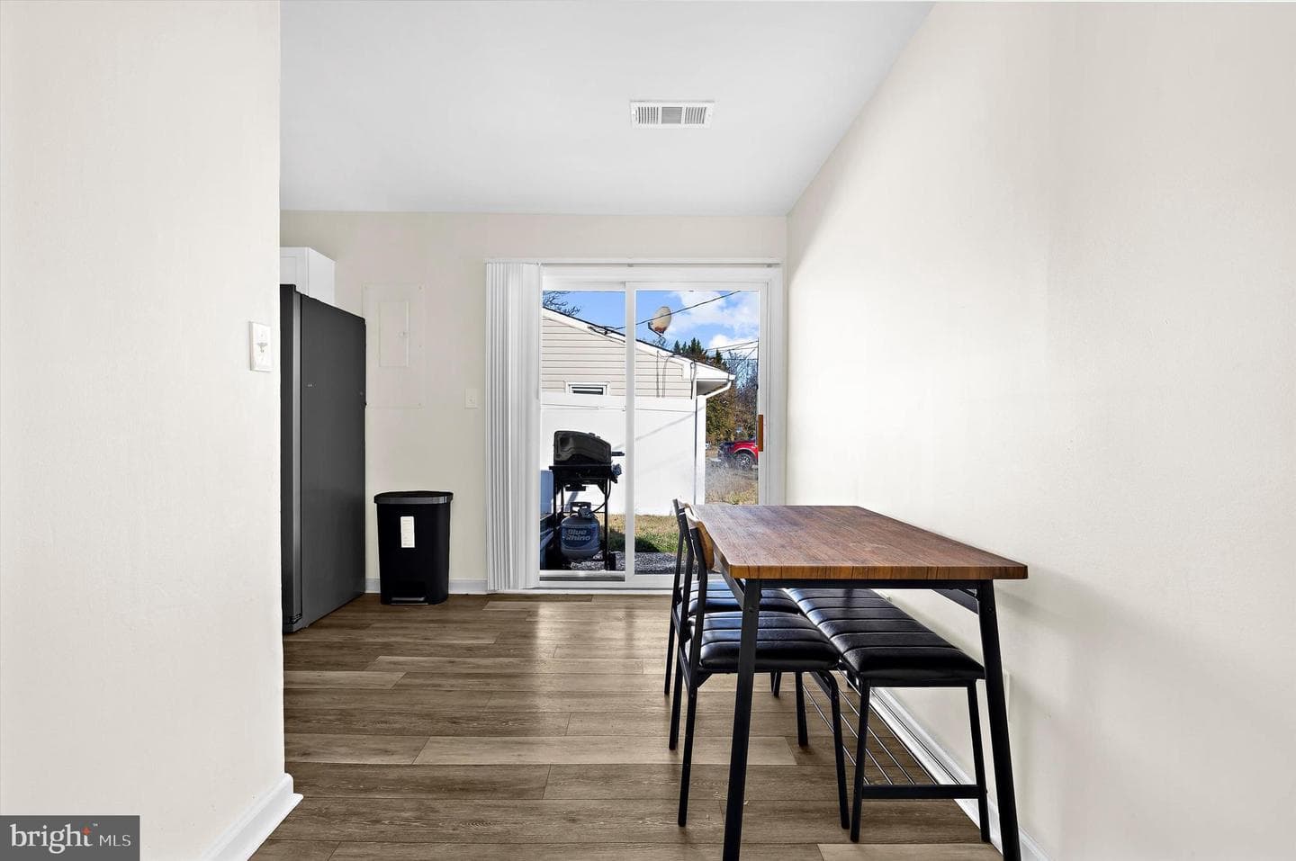 2 Woods Avenue photo 10