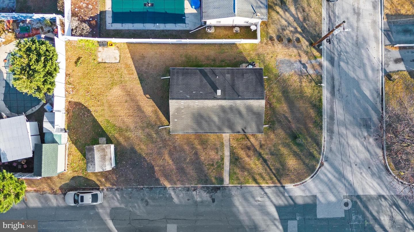 2 Woods Avenue photo 33