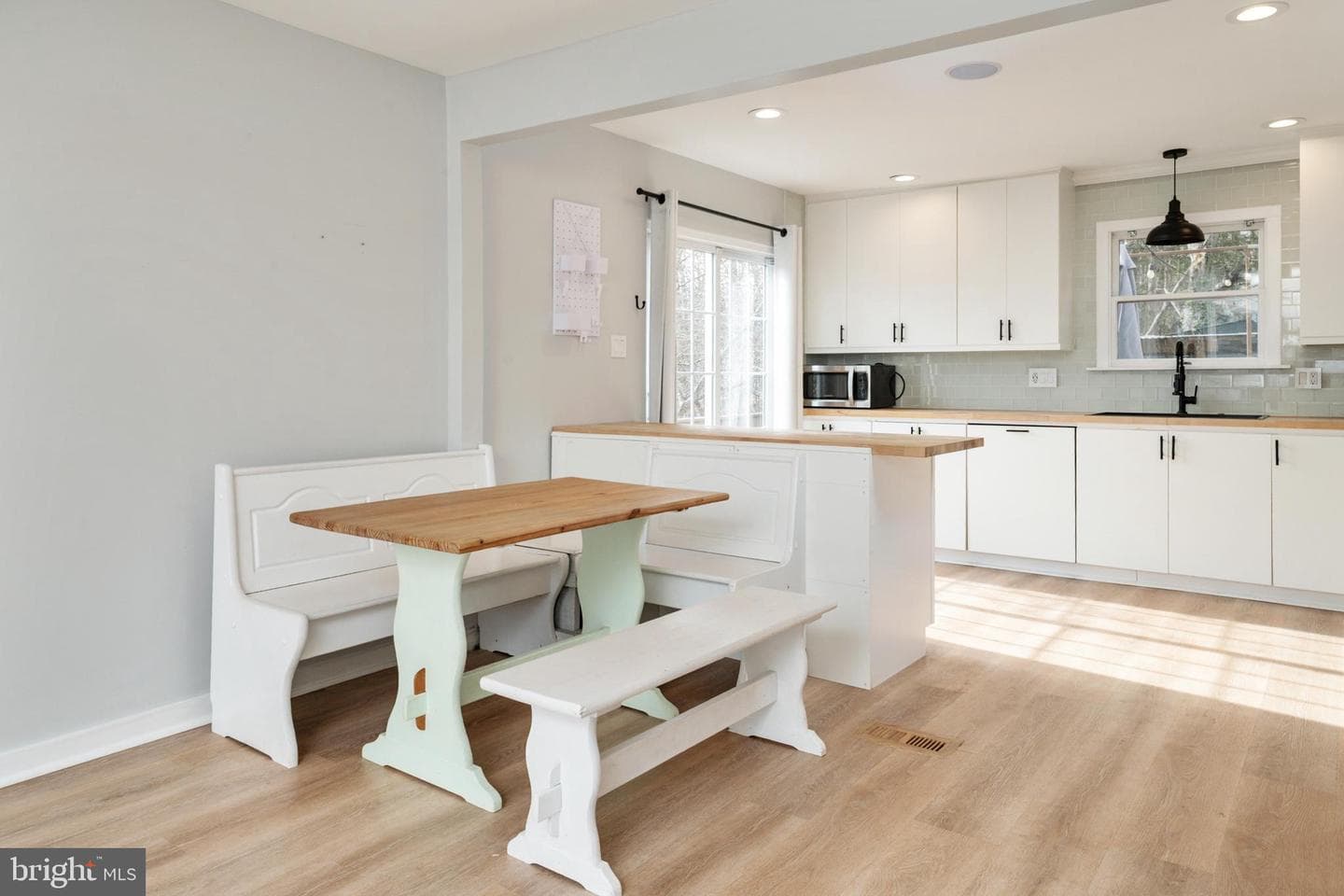 276 Overleaf Drive photo 6