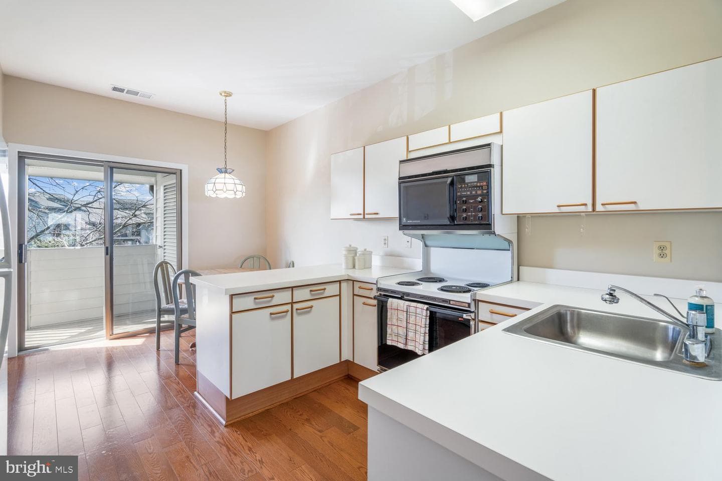 2018 Quay Village Court #201 photo 16