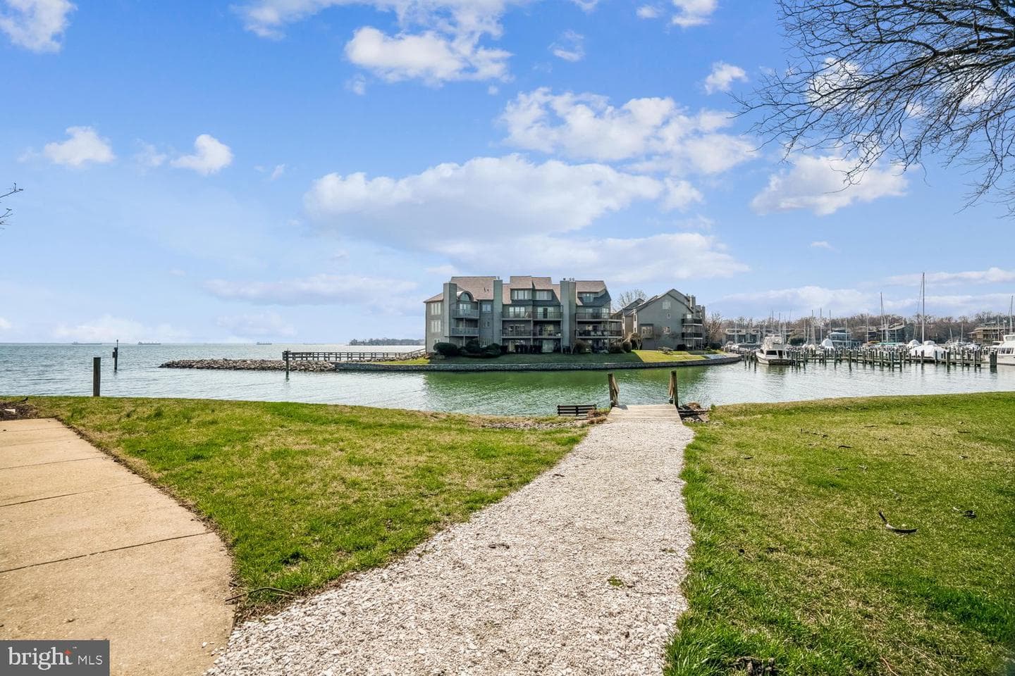 2018 Quay Village Court #201 photo 48