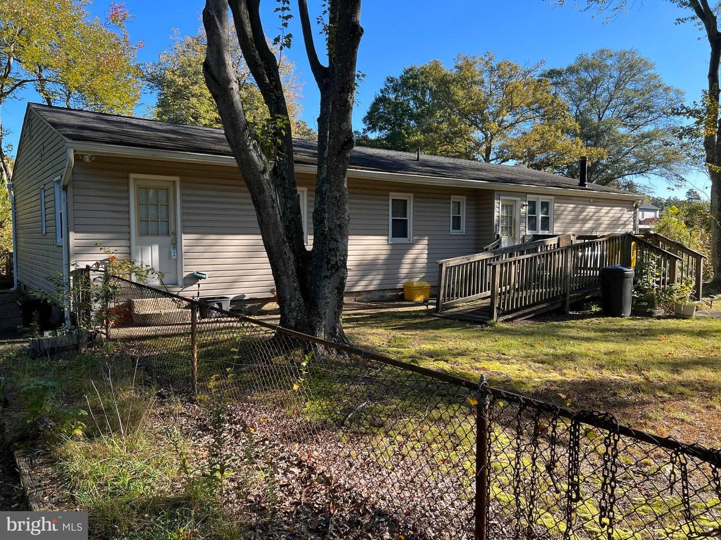 1129 Thompson Avenue photo 2
